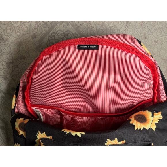 New Herschel Backpack w/ Sunflowers gift condition - Picture 2 of 2